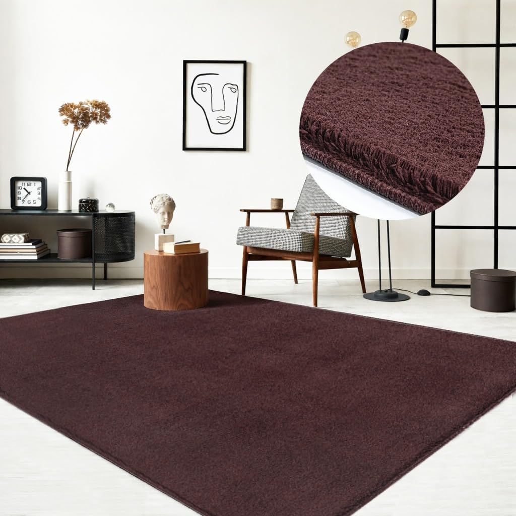 the carpet Relax Modern Fluffy Short Pile Living Room Rug, Non-Slip Underside, Washable up to 30 Degrees, Super Soft, Fur Look, Bordeaux, 80 x 150 cm